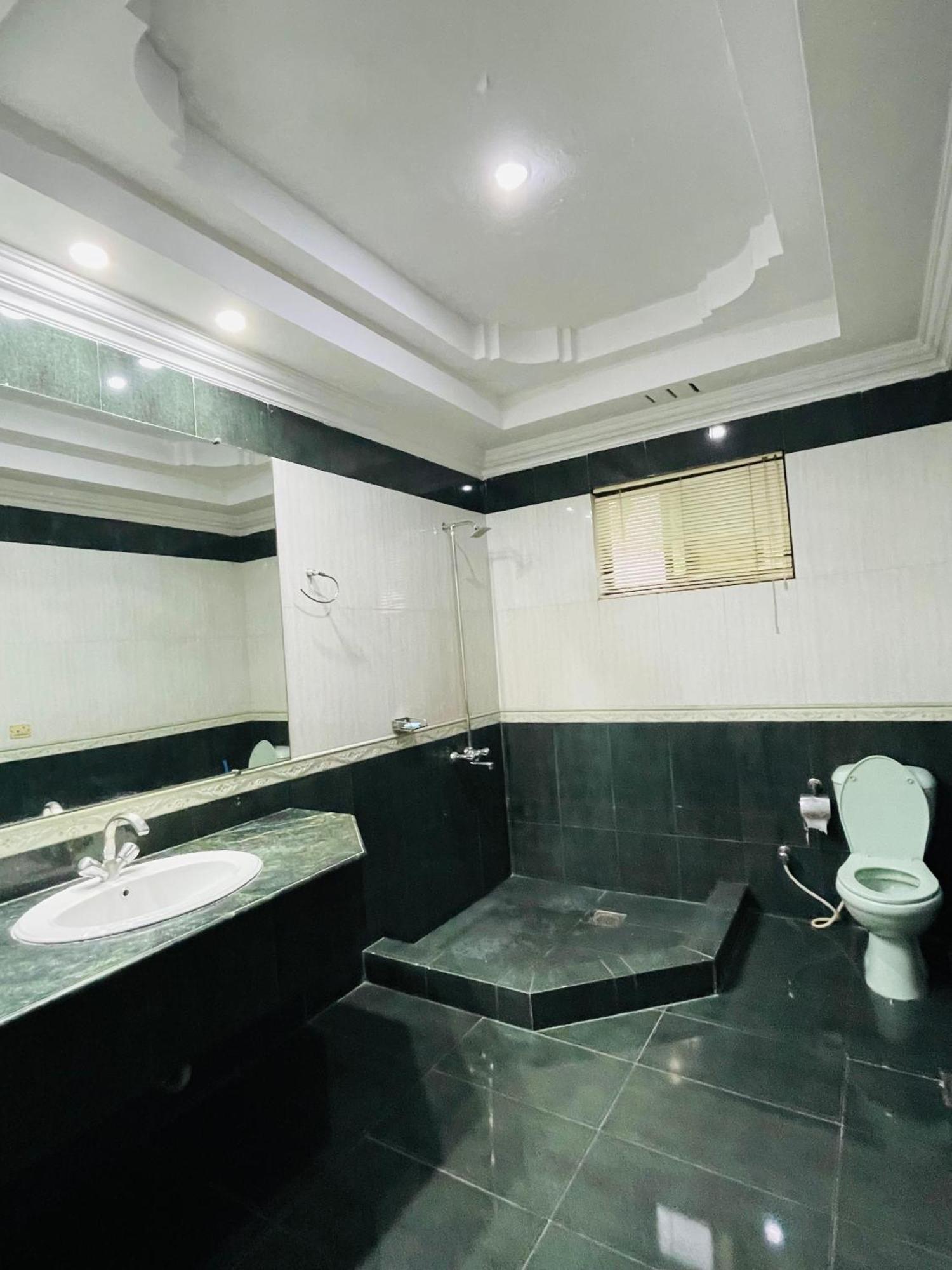 Executive Galaxy Guest House İslamabad Dış mekan fotoğraf