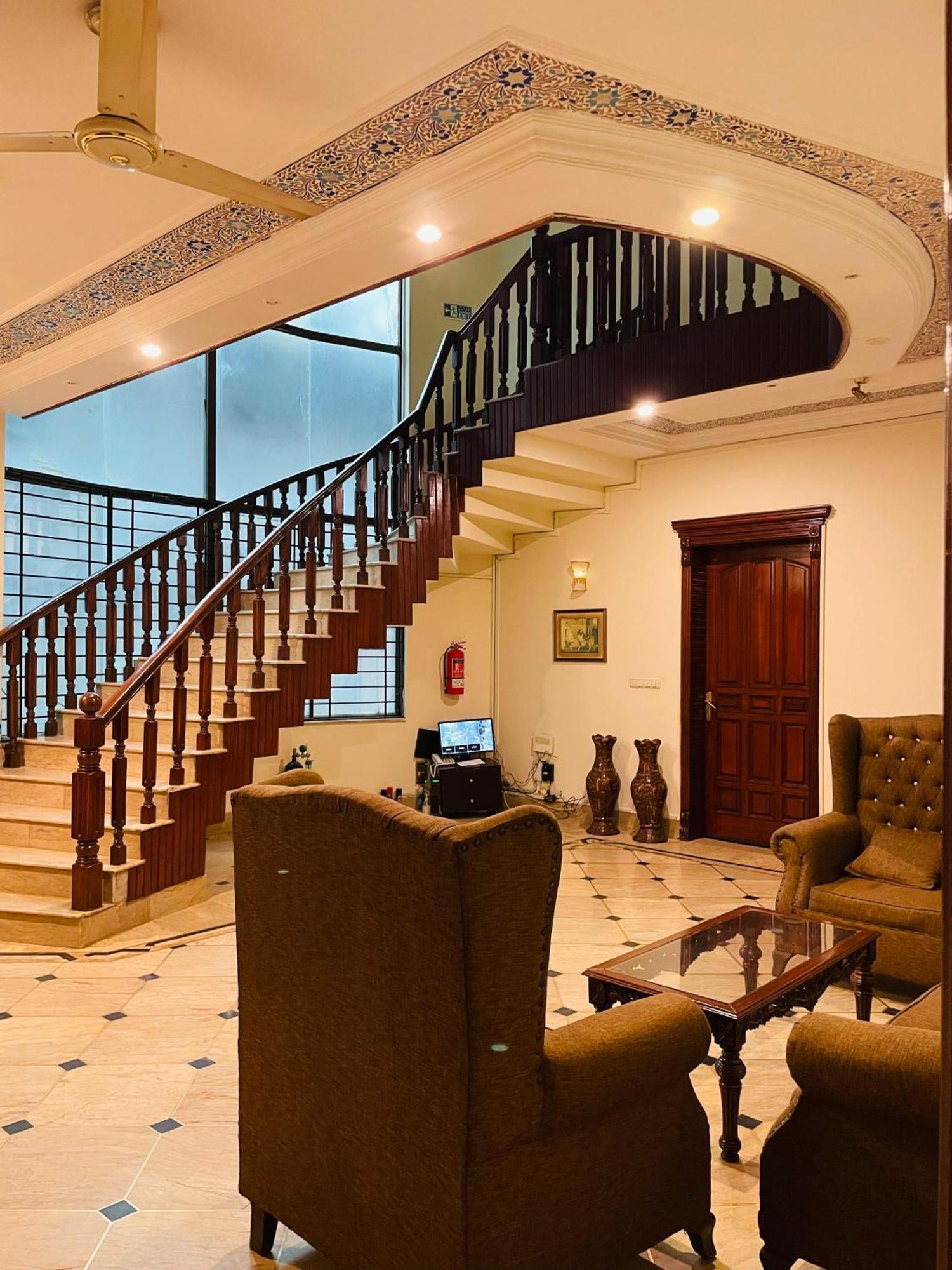 Executive Galaxy Guest House İslamabad Dış mekan fotoğraf